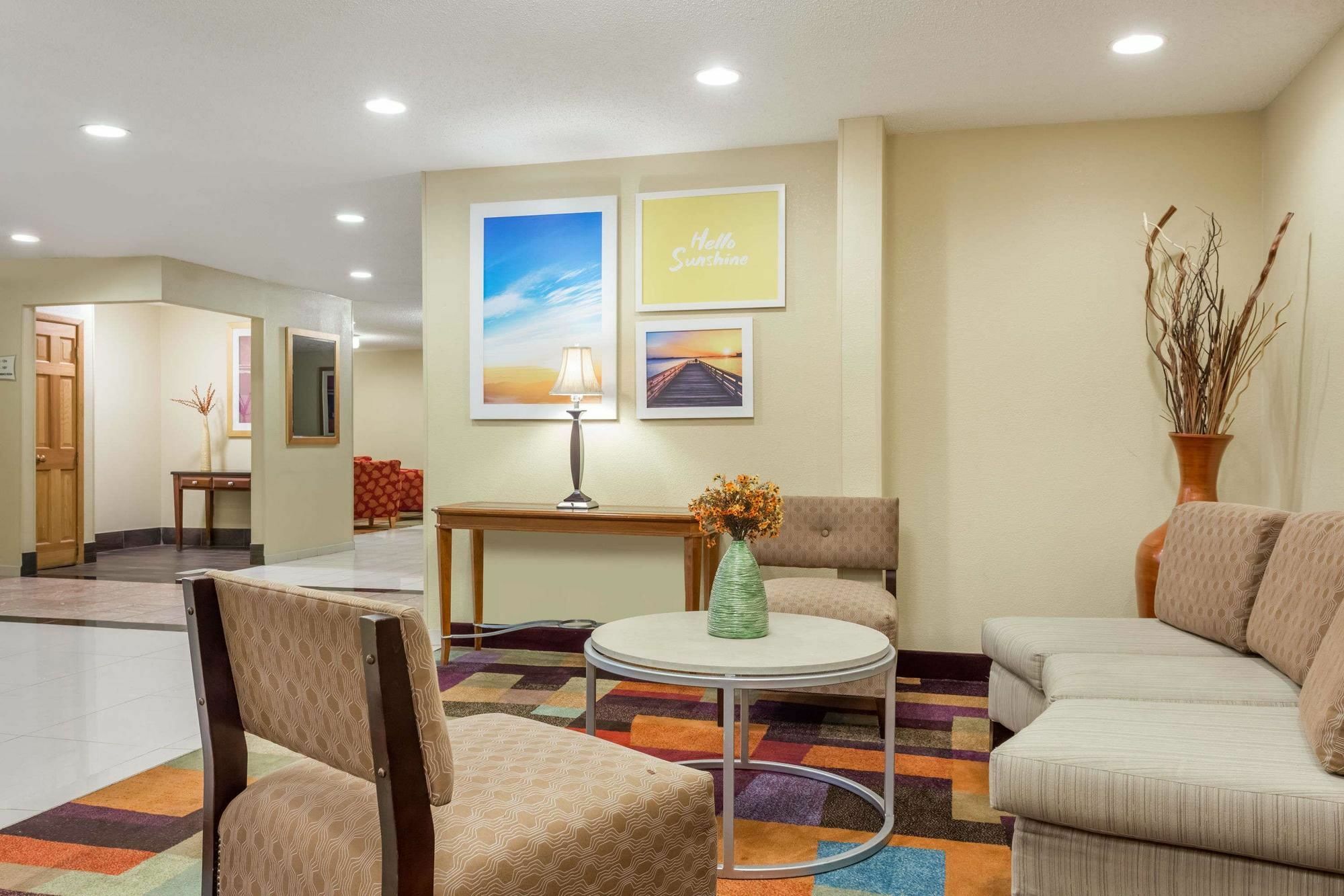 Days Inn & Suites By Wyndham Bloomington/Normal Il Luaran gambar